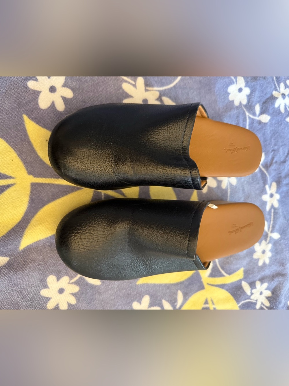 Black Clogs - Universal Thread
